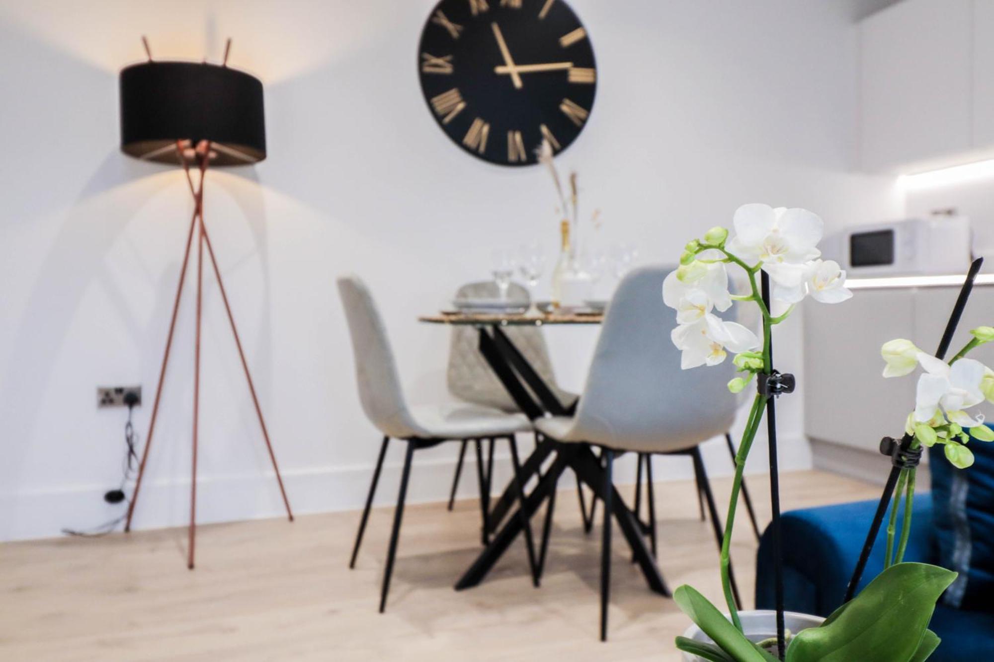Modern 1-Bed Apartment In Buckinghamshire With Free Wifi, Parking & Garden 하이위컴 외부 사진