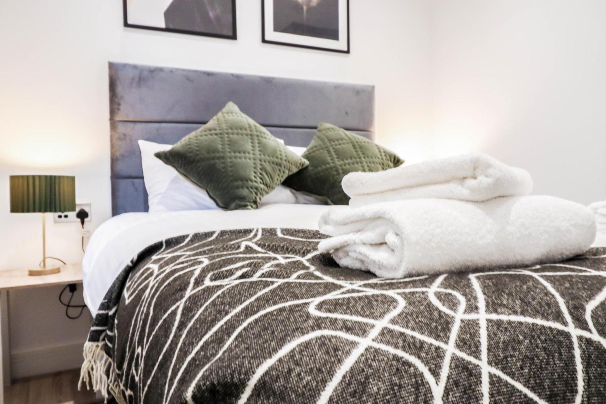 Modern 1-Bed Apartment In Buckinghamshire With Free Wifi, Parking & Garden 하이위컴 외부 사진