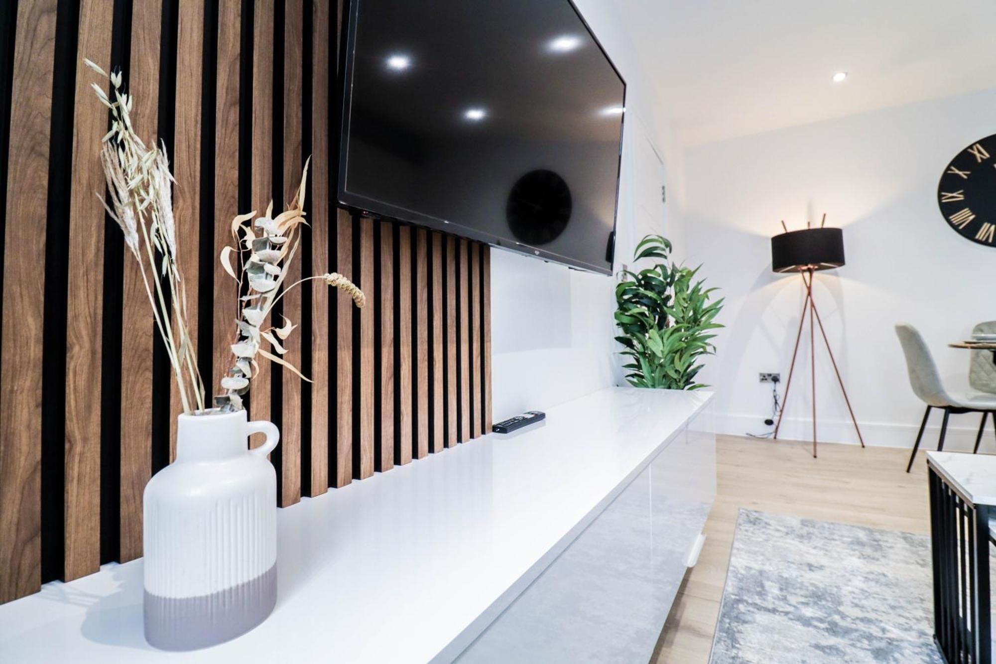 Modern 1-Bed Apartment In Buckinghamshire With Free Wifi, Parking & Garden 하이위컴 외부 사진