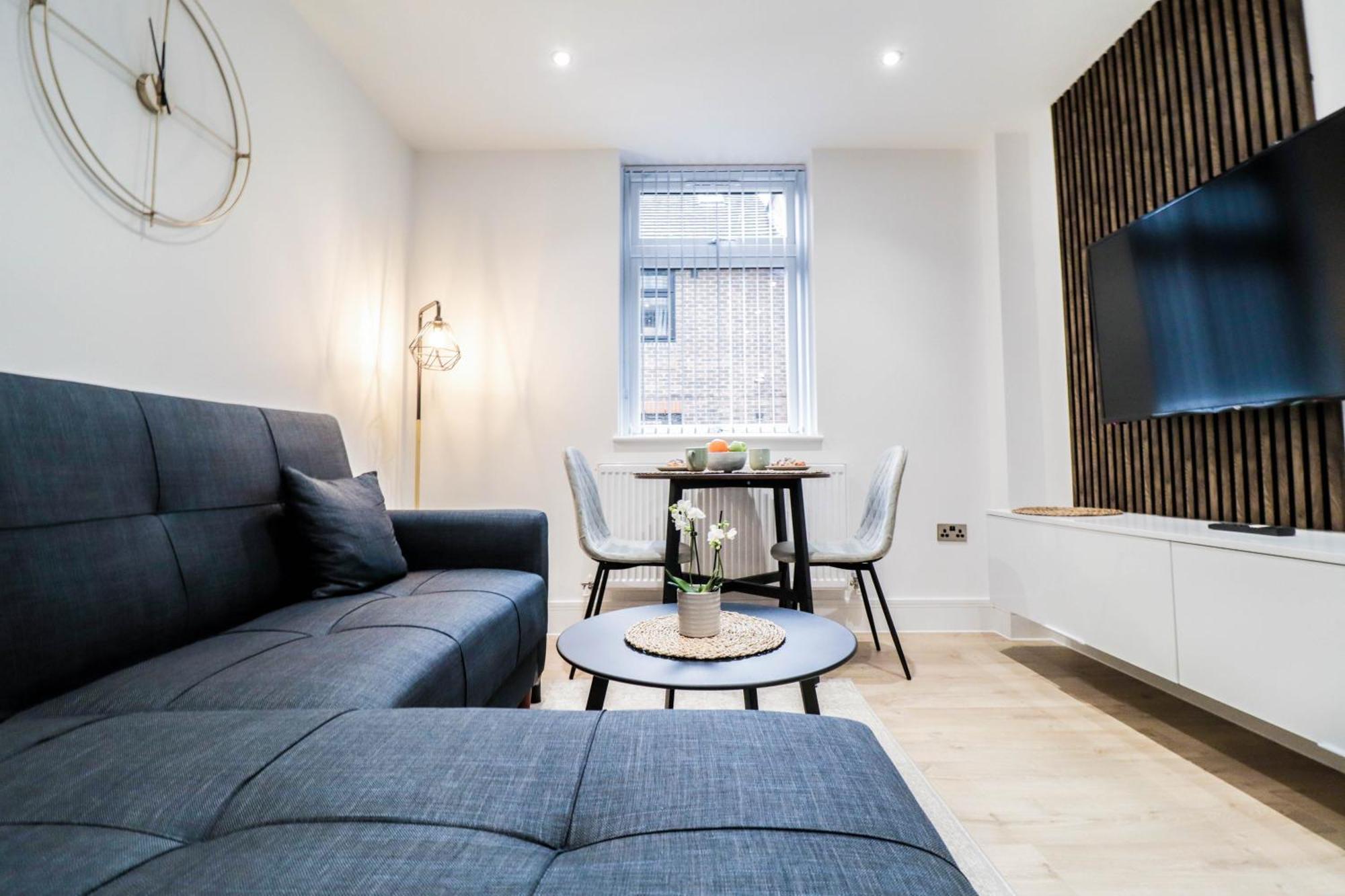 Modern 1-Bed Apartment In Buckinghamshire With Free Wifi, Parking & Garden 하이위컴 외부 사진