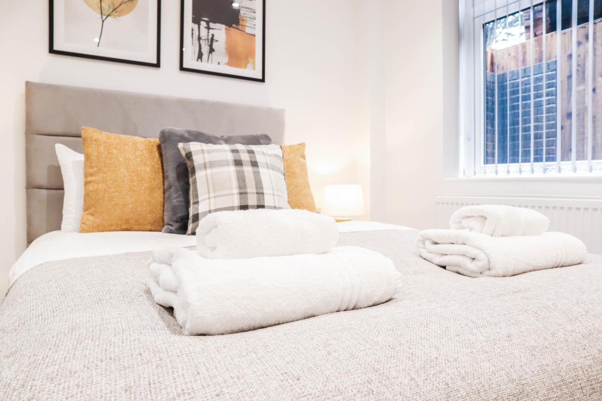 Modern 1-Bed Apartment In Buckinghamshire With Free Wifi, Parking & Garden 하이위컴 외부 사진