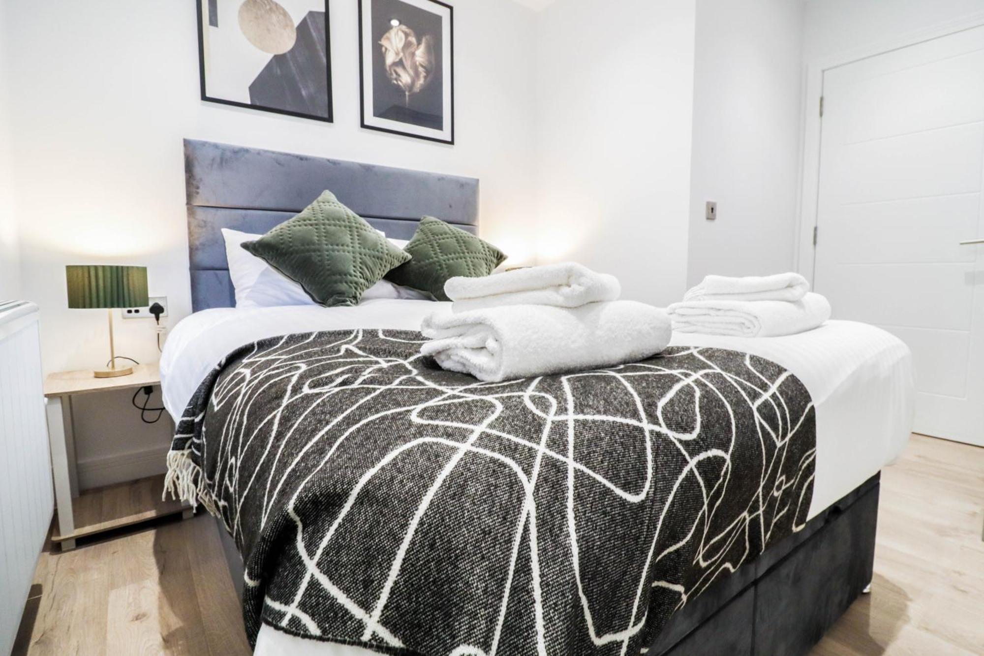 Modern 1-Bed Apartment In Buckinghamshire With Free Wifi, Parking & Garden 하이위컴 외부 사진