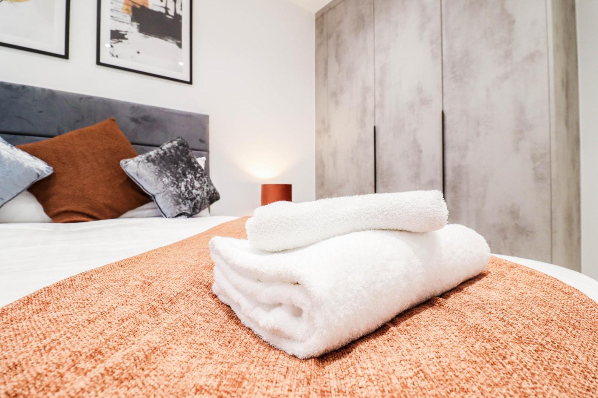 Modern 1-Bed Apartment In Buckinghamshire With Free Wifi, Parking & Garden 하이위컴 외부 사진