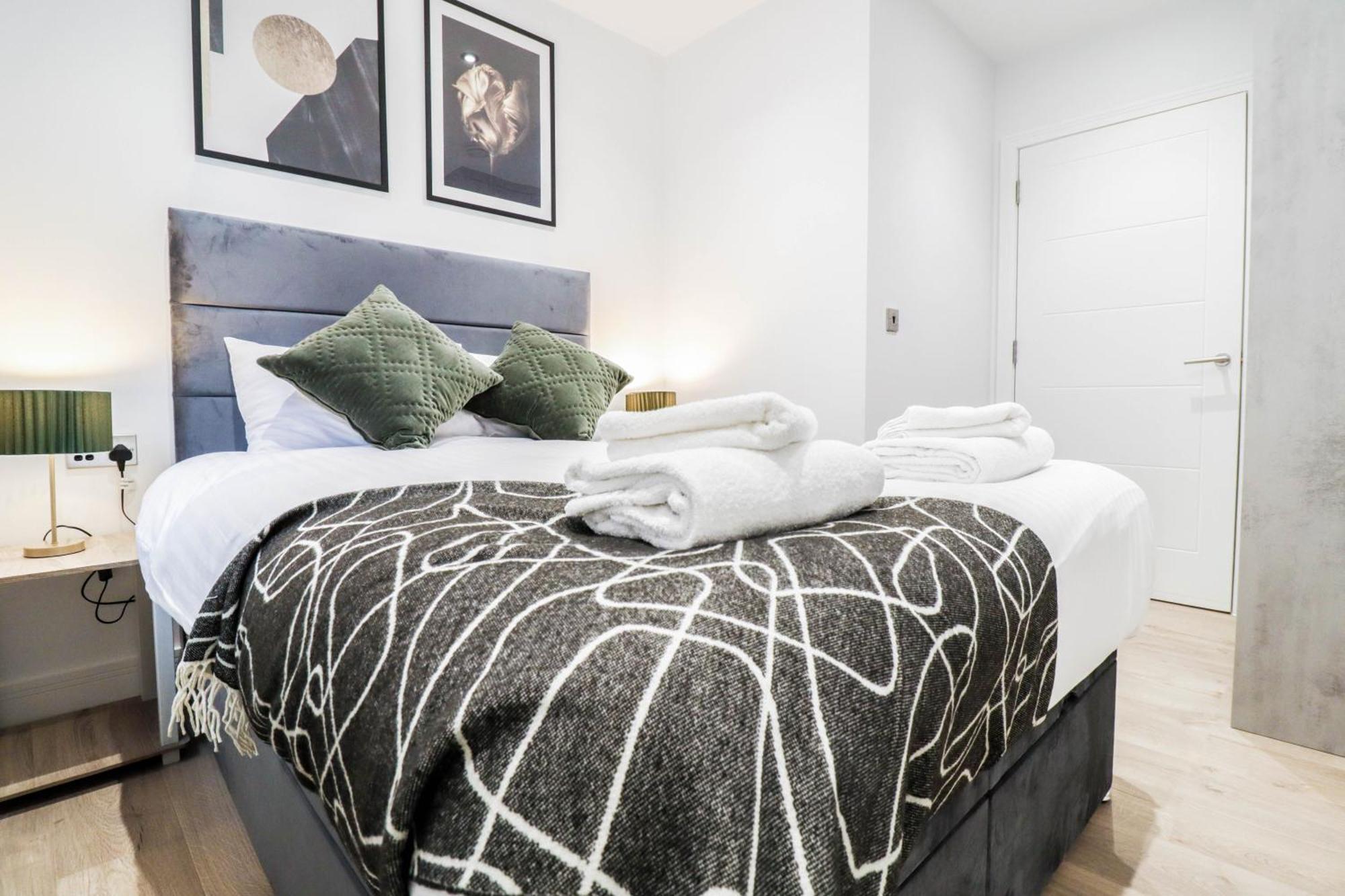Modern 1-Bed Apartment In Buckinghamshire With Free Wifi, Parking & Garden 하이위컴 외부 사진