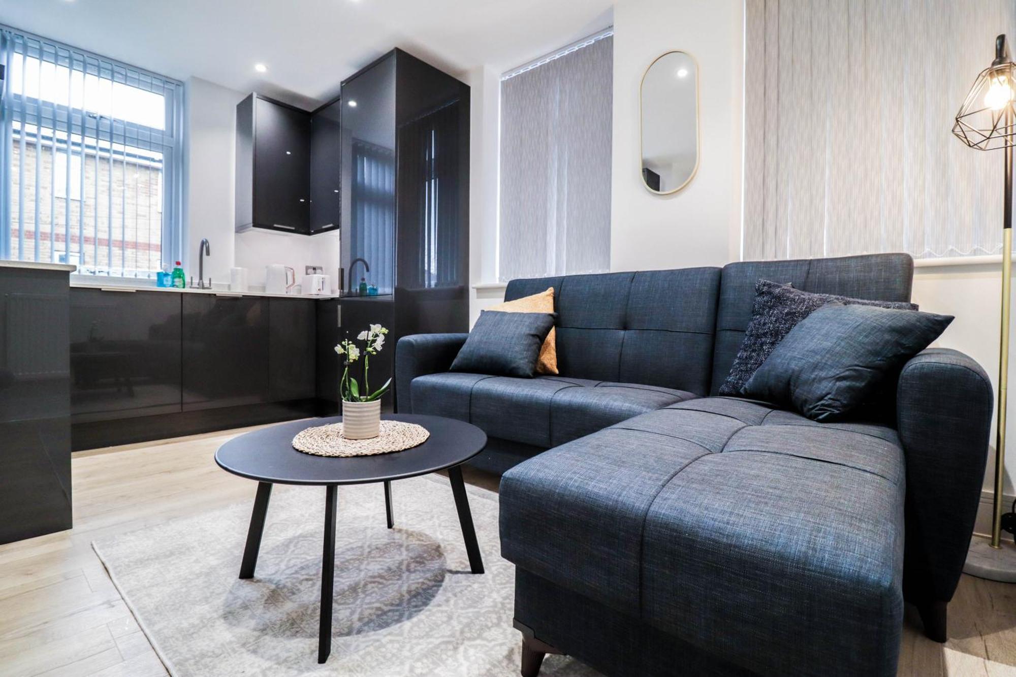 Modern 1-Bed Apartment In Buckinghamshire With Free Wifi, Parking & Garden 하이위컴 외부 사진