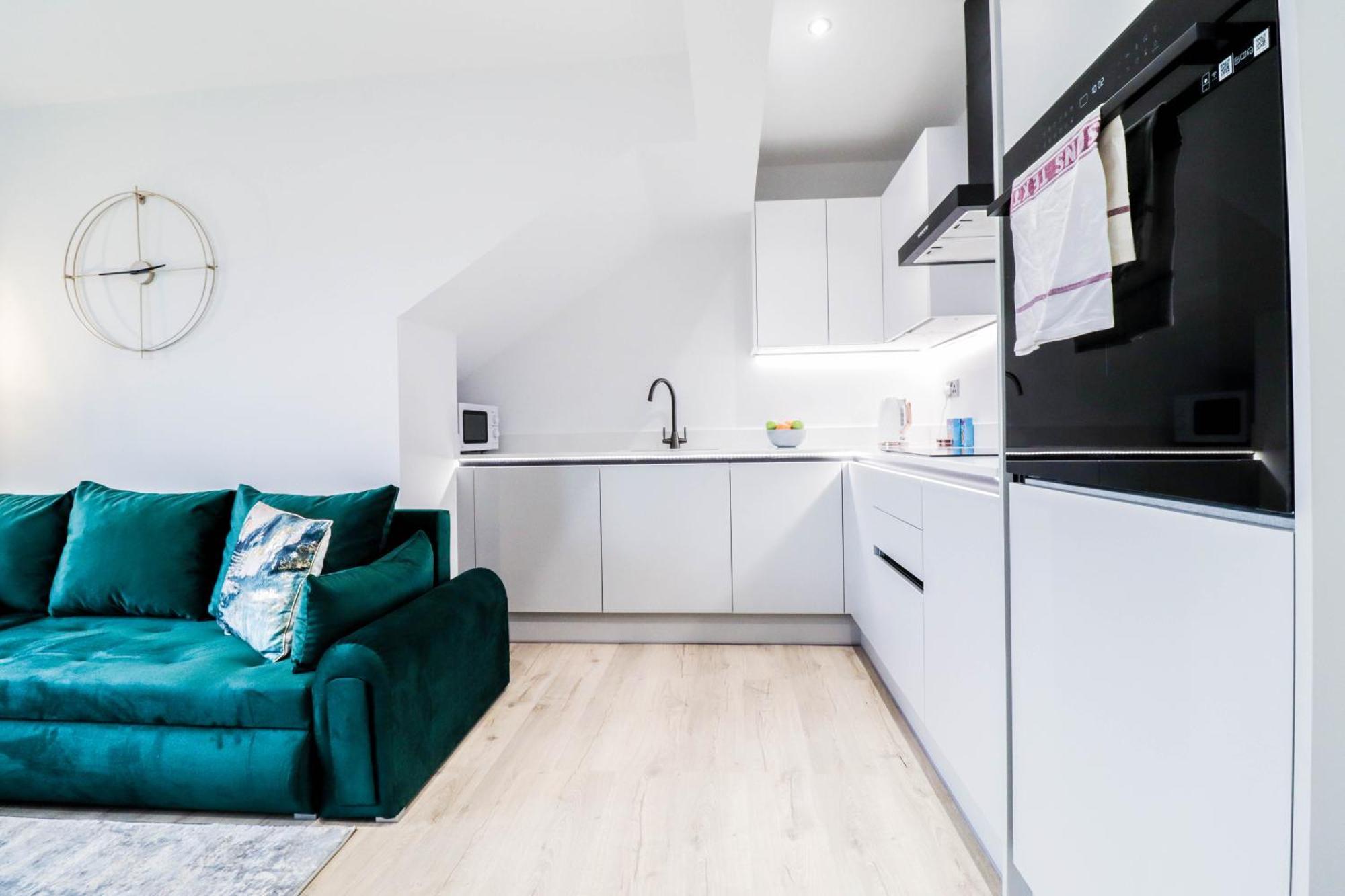 Modern 1-Bed Apartment In Buckinghamshire With Free Wifi, Parking & Garden 하이위컴 외부 사진