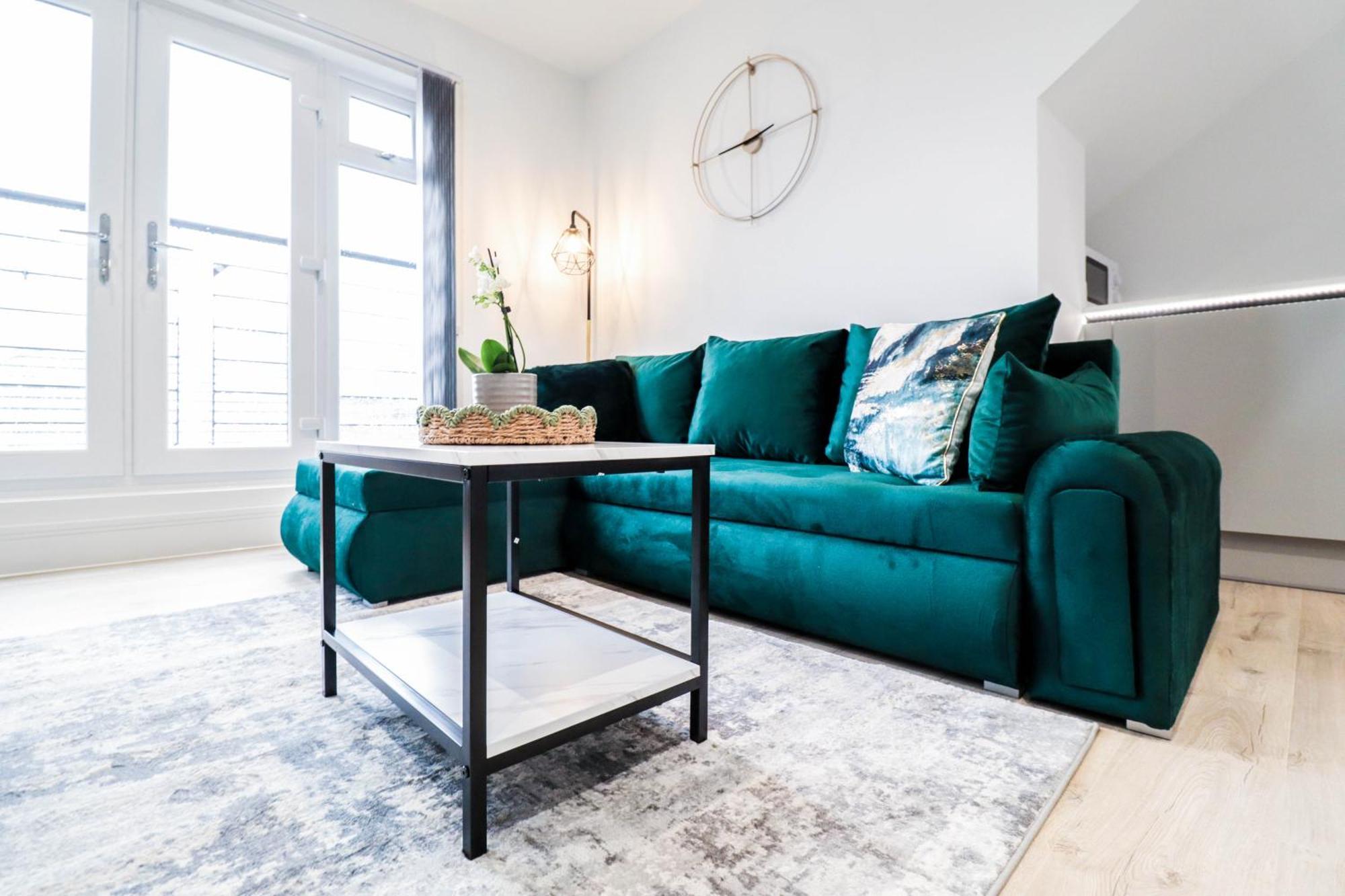 Modern 1-Bed Apartment In Buckinghamshire With Free Wifi, Parking & Garden 하이위컴 외부 사진