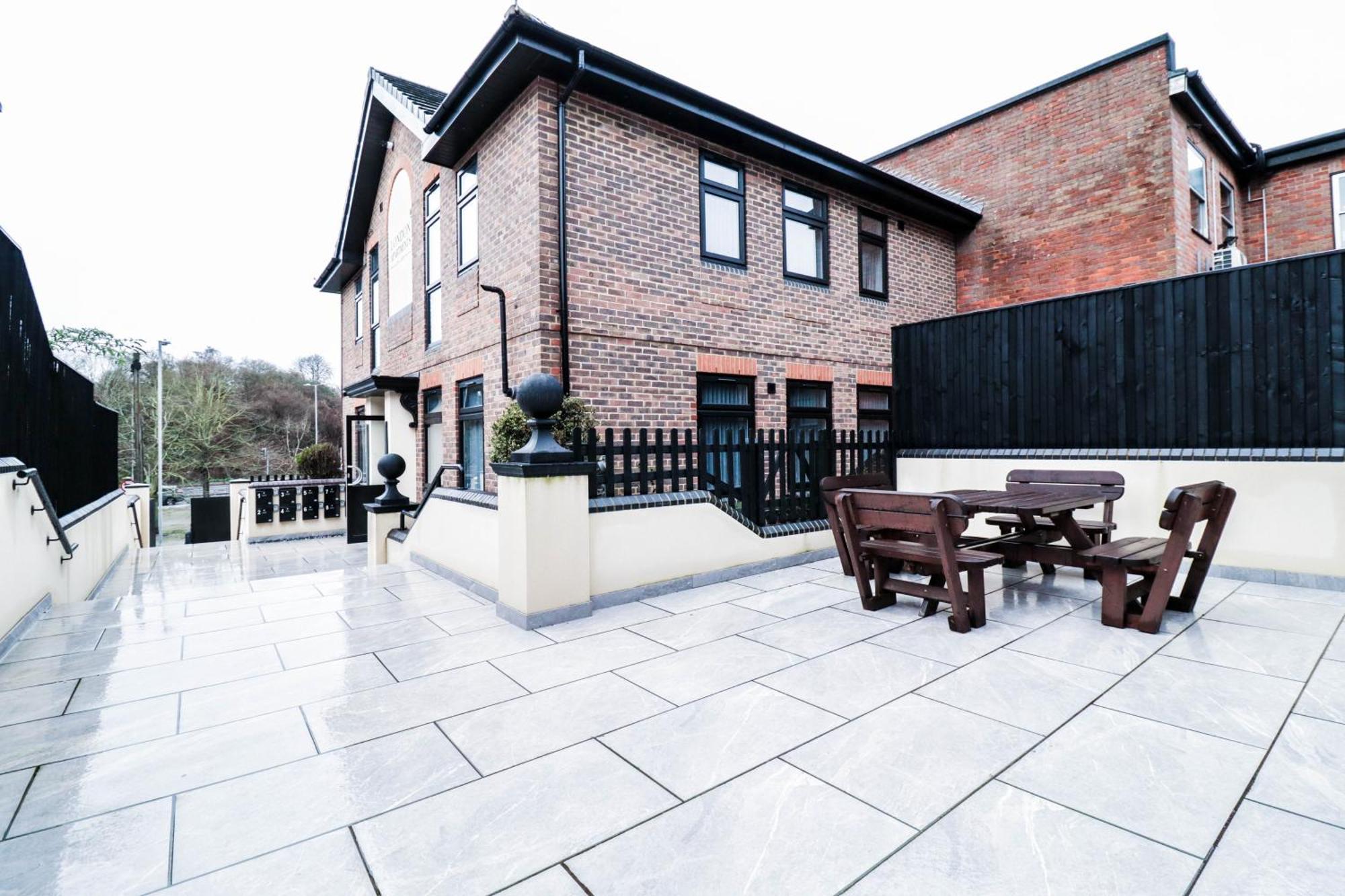 Modern 1-Bed Apartment In Buckinghamshire With Free Wifi, Parking & Garden 하이위컴 외부 사진