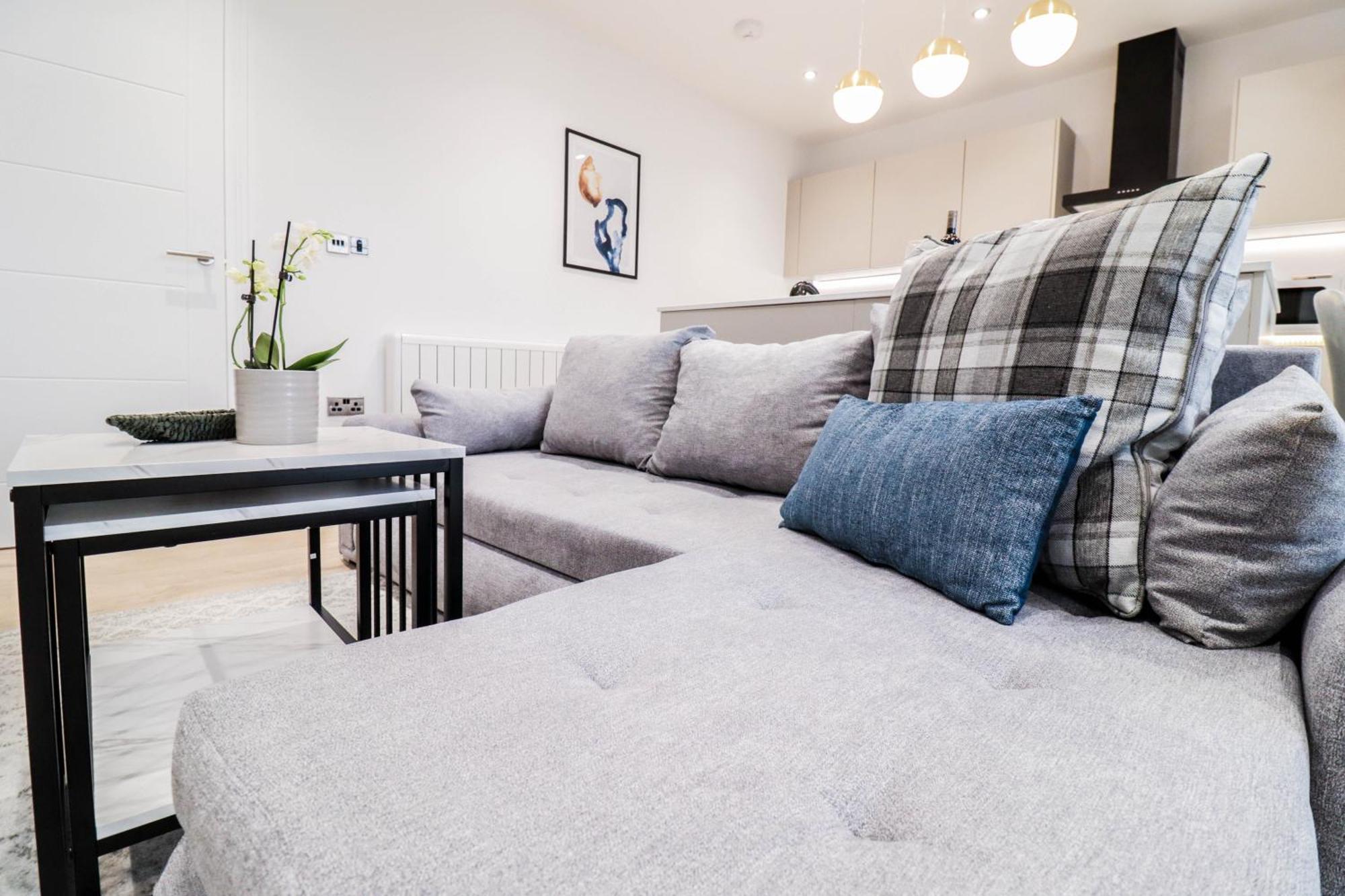 Modern 1-Bed Apartment In Buckinghamshire With Free Wifi, Parking & Garden 하이위컴 외부 사진